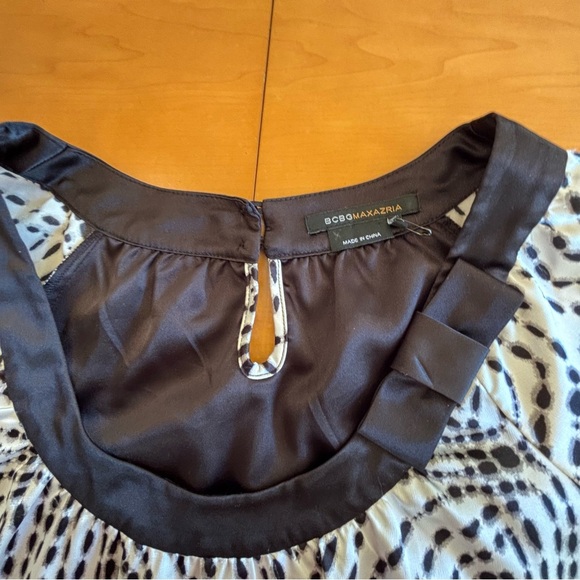 BCBGMaxAzria M black red white, mini relaxed fit shift short sleeve dress - Picture 5 of 12